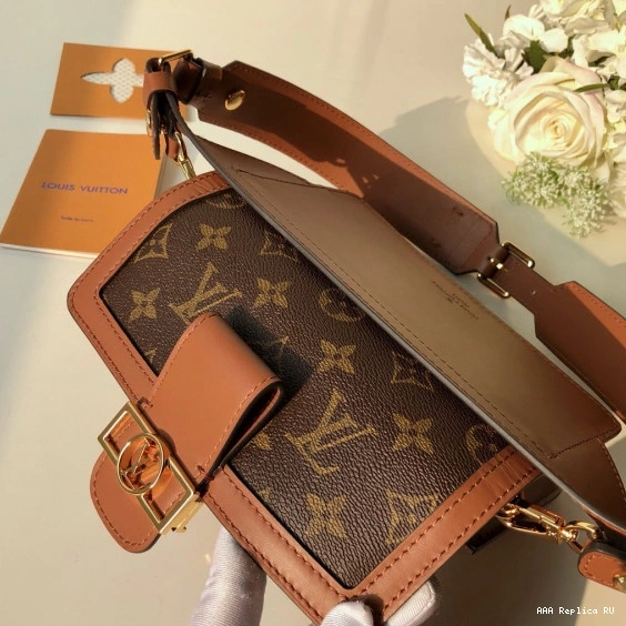 Aaa replica ru Spring Louis Show） Vuitton Bag（2019 Belt 0711